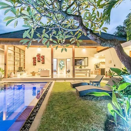 Manis, Luxury 3 Bedroom Heart Of Seminyak