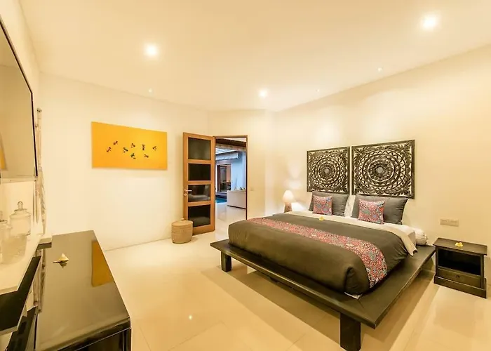 Manis, Luxury 3 Bedroom Heart Of Villa Seminyak (Bali)